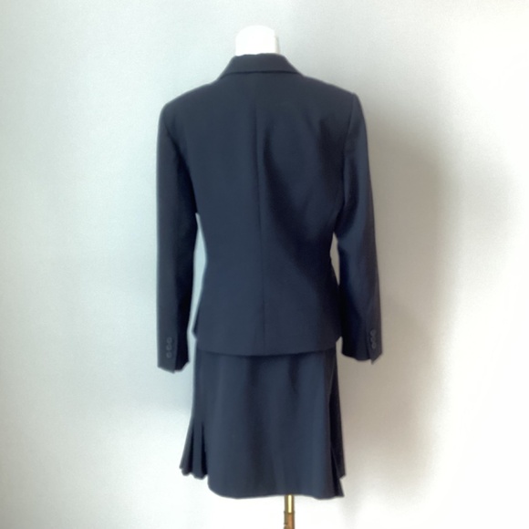 Tahari Petite Suit Separates - 4 Piece Set - Jacket, Pants, 2 Skirts - Picture 7 of 15